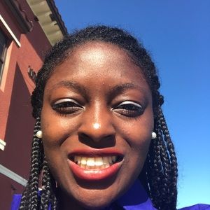 Meet your Posher, Ebony